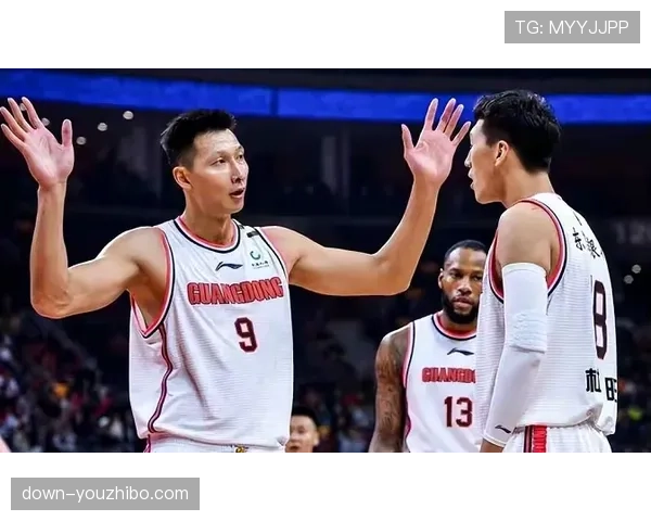 现场:恩波利球迷远征军高歌助威,球队半场一球领先 现场:恩波利球迷远征军高歌助威,球队半场一球领先